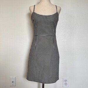 Mini urban-style dress (with white and black checkered pattern)